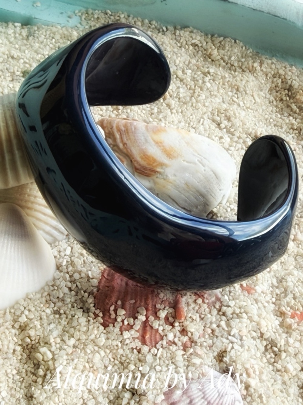Alquimia Navy Blue High-Gloss Resin Cuff Bracelet